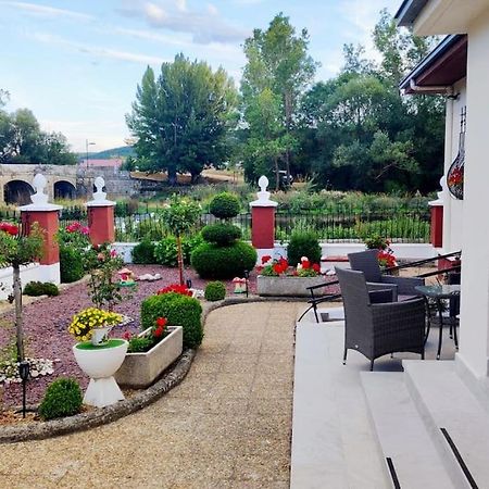 Вілла Casa La Riera Salinas De Pisuerga Екстер'єр фото